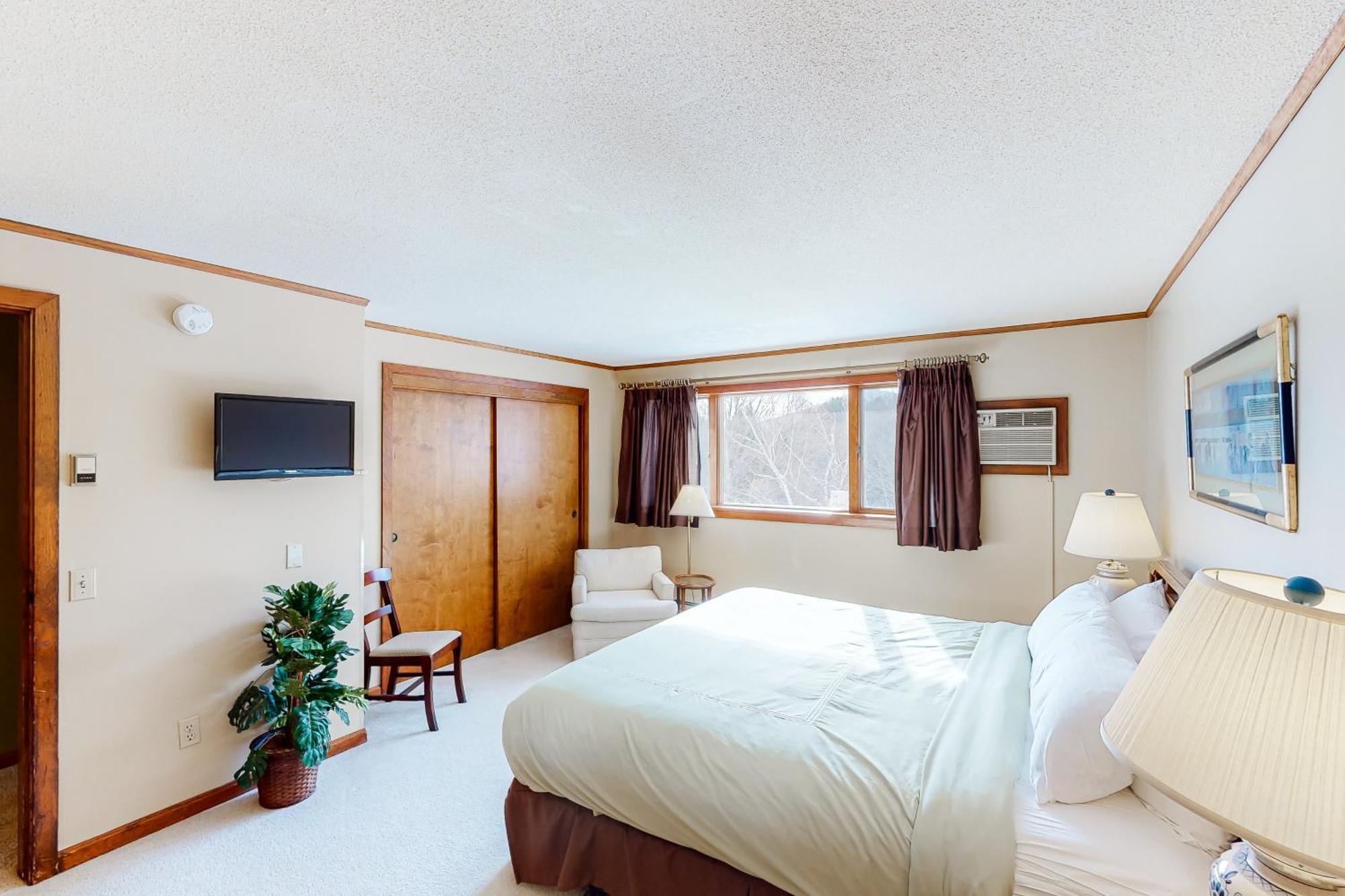 The Lodge #23 Stowe Fork Room photo
