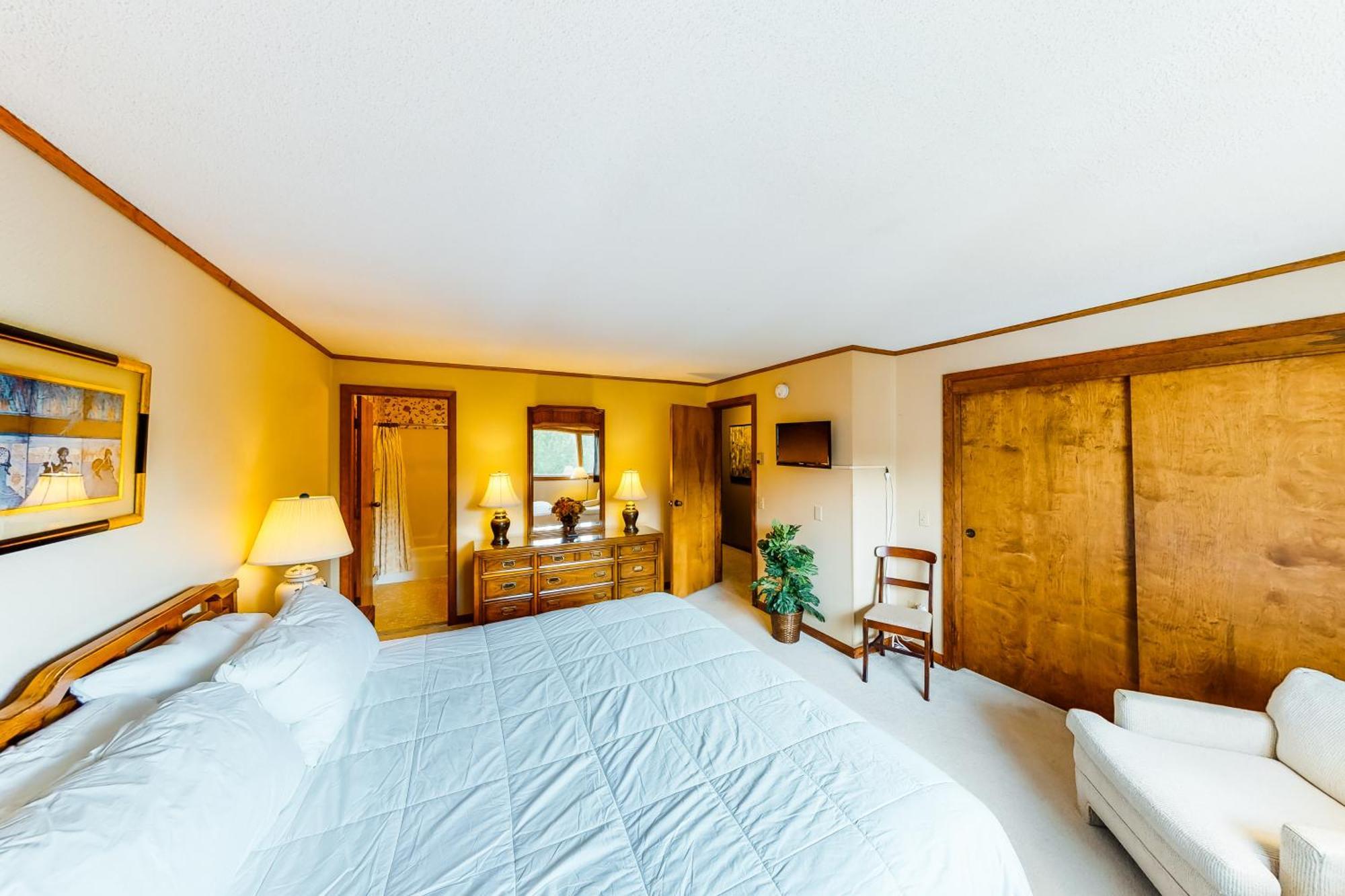 The Lodge #23 Stowe Fork Room photo